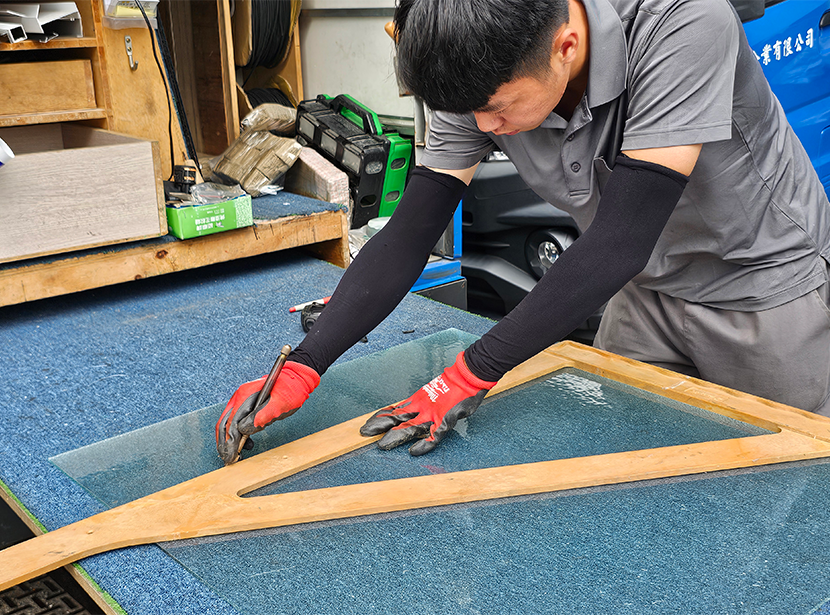 1746411106_Replace glass,Repair glass.png